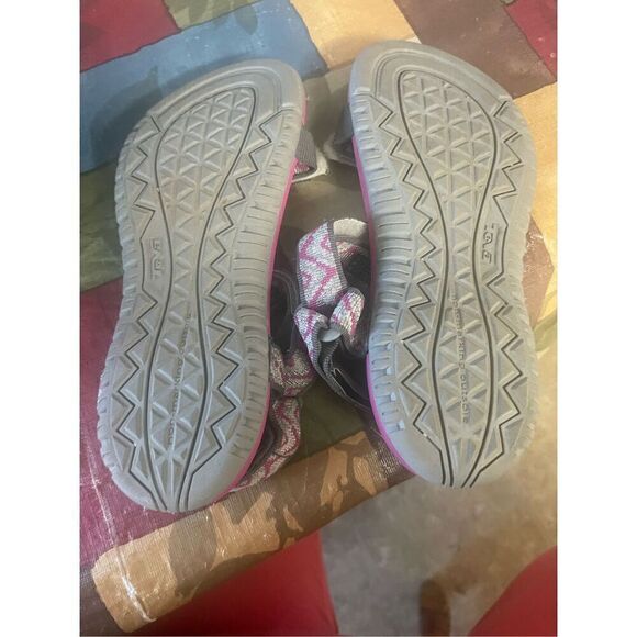 Teva Little Girls Fuchsia Red Open Toe Hook & Loop Geometric Sandals Size 4 - Picture 13 of 13